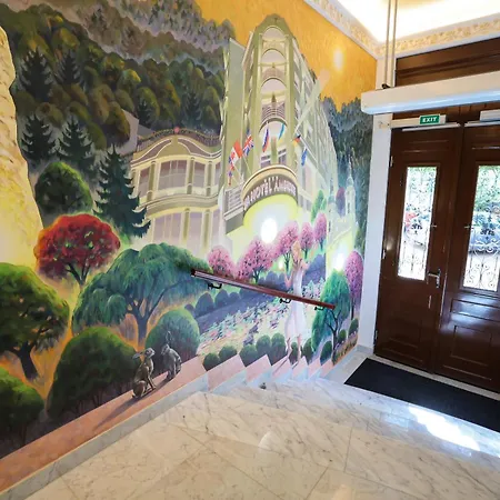 Boutique Ambiente ****+ كارلوفي فاري