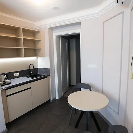 Boutique Ambiente ****+ 4* كارلوفي فاري