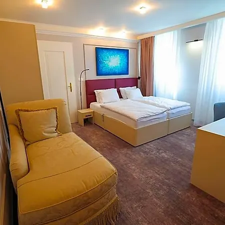 Boutique Ambiente ****+ 4* Karlsbad